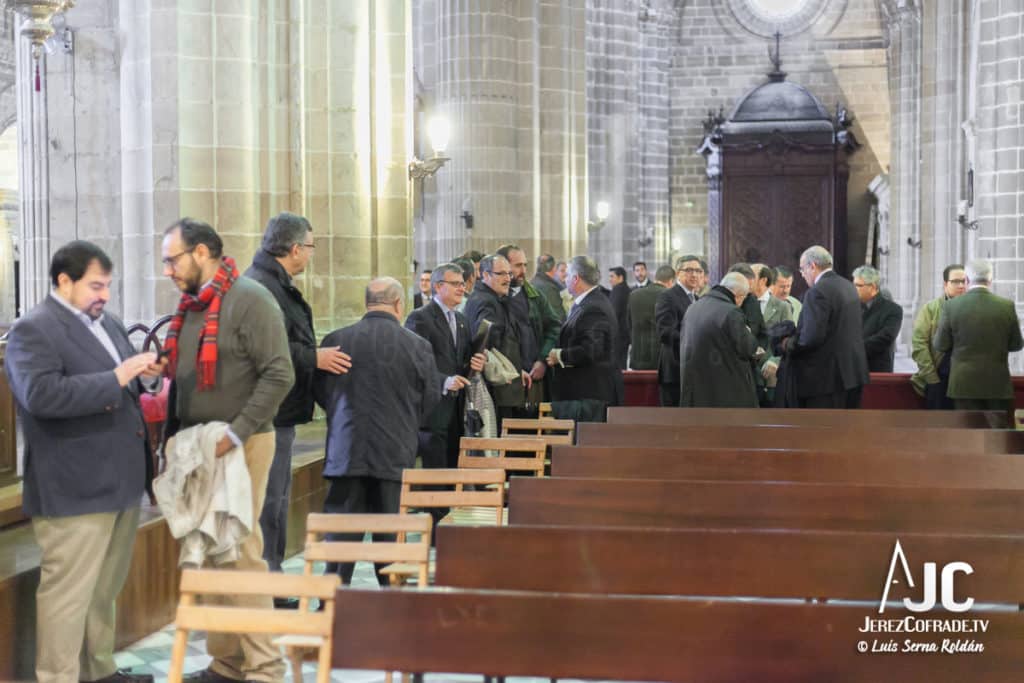 División en las hermandades de Jerez: doce cofradías emiten una carta contra el pleno extraordinario de mañana pleno toma horas 5940