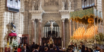 Extraordinaria Amargura Vuelta Catedral 2017 1