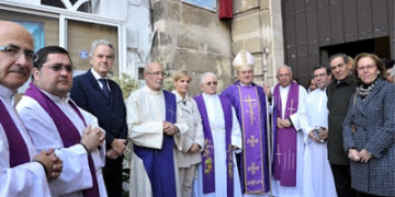 D. Francisco García de Villegas, en el centro de la imagen, junto a Mª José García-Pelayo y monseñor Mazuelos, obispo de Asidonia-Jerez.