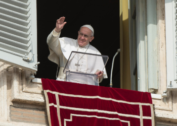 papa francisco balcon