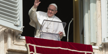 papa francisco balcon