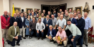 Los hermanos mayores escenifican la unidad del Pleno