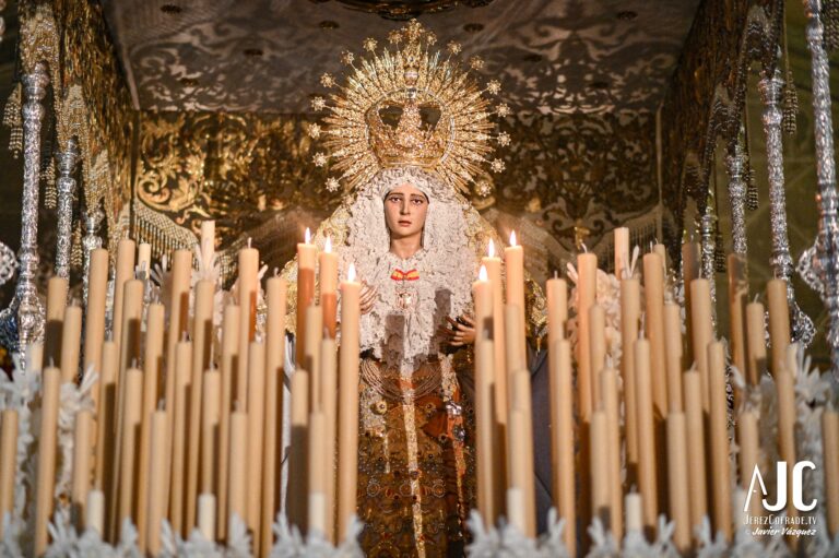 Madre de Dios de la Misericordia en su paso, en las vísperas de la Magna Mariana de Jerez 2024 / Javier Vázquez